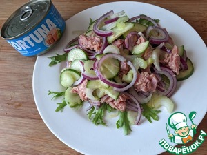 Салат из тунца с ржаными крошками – кулинарный рецепт