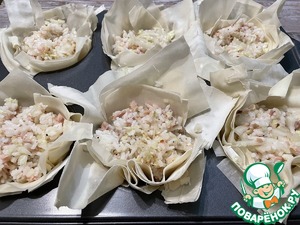 Хрустящие пирожки с тунцом и пекинской капустой – кулинарный рецепт