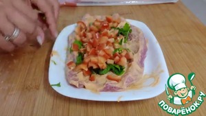 Мясо в беконе с сочной начинкой – кулинарный рецепт